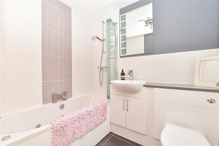 4 Bedroom Detached House For Sale In Loxwood Road, Lovedean, Waterlooville, Hampshire, PO8