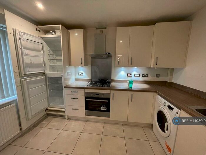 3 Bedroom Semi-Detached House To Rent In Arthur Keen Drive, Smethwick, B66