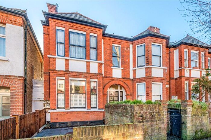 2 Bedroom Apartment For Sale In Thornlaw Road, West Norwood, London, SE27