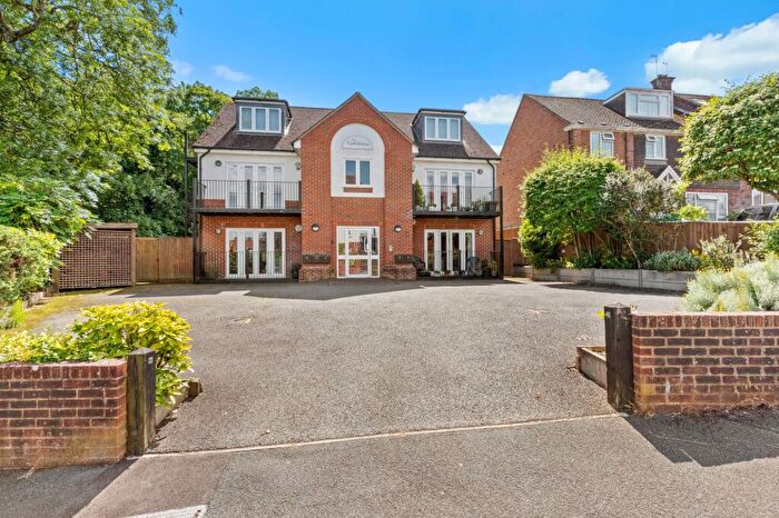 2 Bedroom Flat To Rent In Cedar Avenue, Hazlemere, HP15