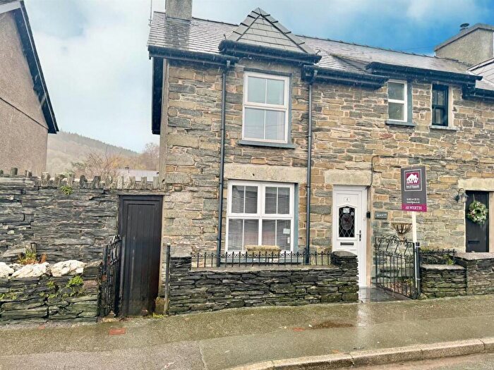3 Bedroom House For Sale In Church Street, Dolwyddelan, LL25