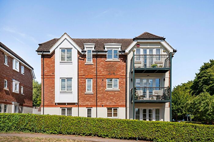 2 Bedroom Flat For Sale In Canonsfield Road, Welwyn, AL6