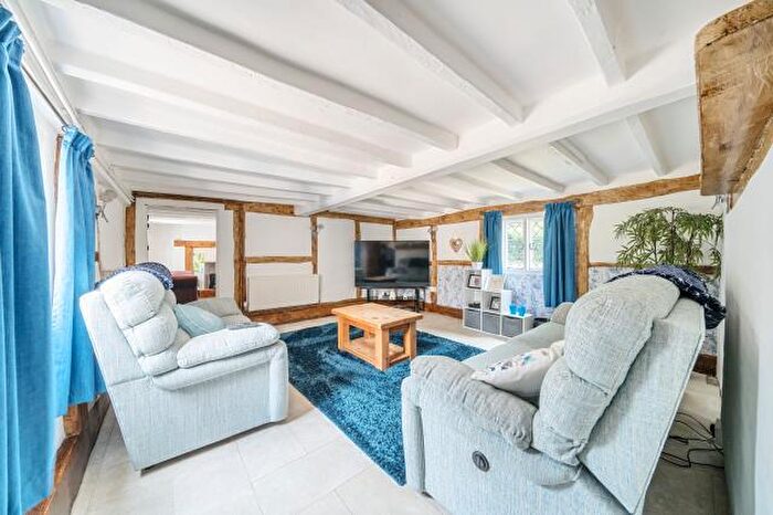 3 Bedroom Detached House For Sale In Crookham Common Road, Reading, RG7