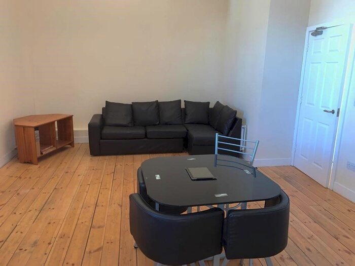 3 Bedroom Flat To Rent In Heaton Road, Heaton, Newcastle Upon Tyne, NE6