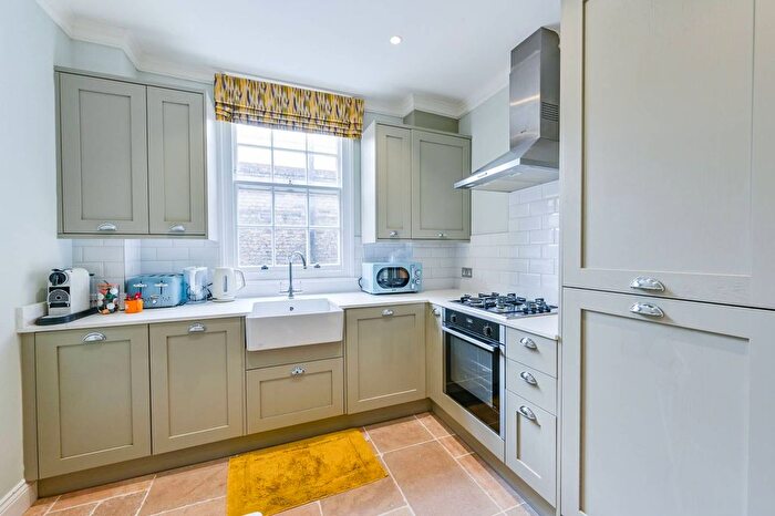 2 Bedroom Flat For Sale In Star Street, Hyde Park Estate, London, W2