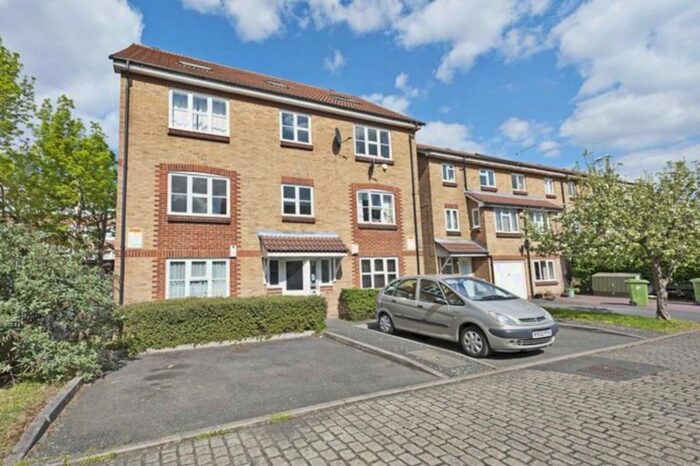 2 Bedroom Flat To Rent In Bushwood Drive, London SE1