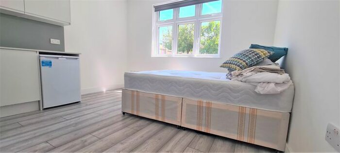 Property To Rent In Boleyn Avenue, Enfield, EN1