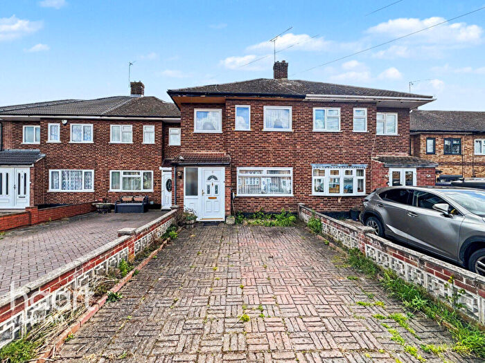 3 Bedroom Terraced House For Sale In Karen Close, Rainham, RM13