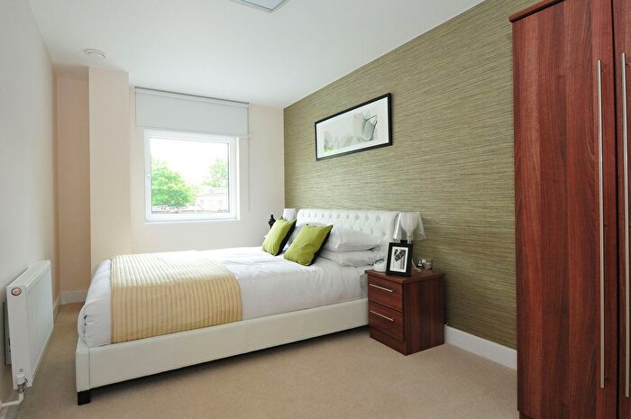 2 Bedroom Flat To Rent In The Green, Southall, UB2