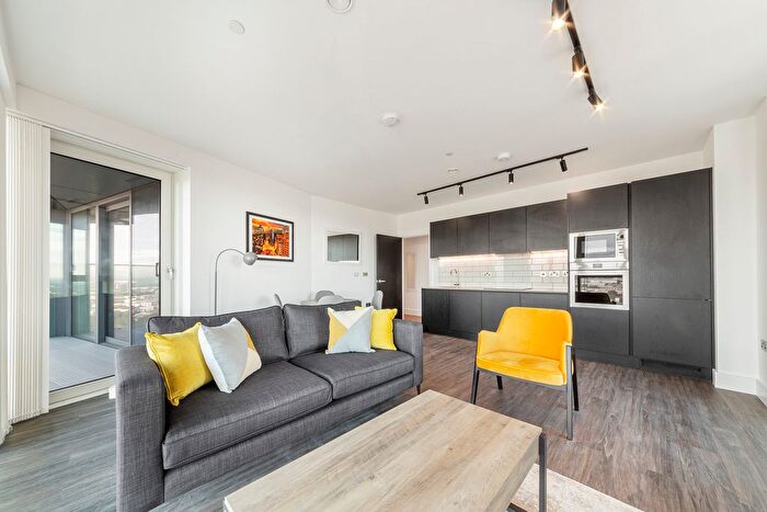 2 Bedroom Flat To Rent In Victoria Road, Acton, W3