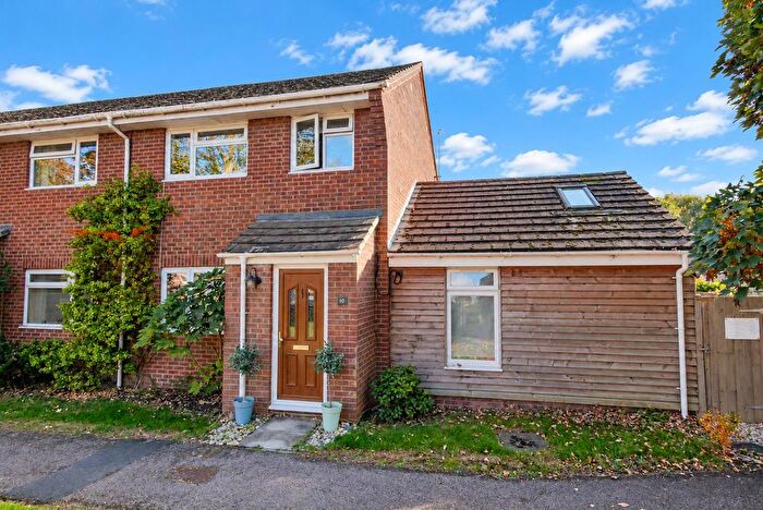 3 Bedroom Semi Detached House For Sale In Grays Close, Oxford, OX44