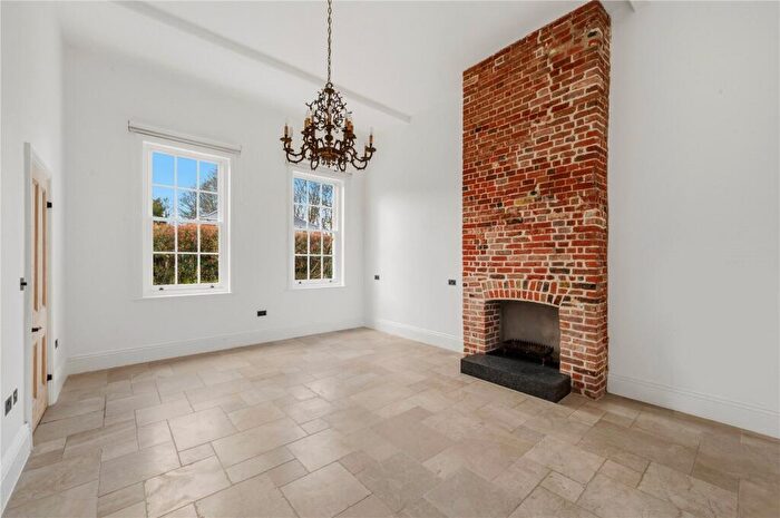 3 Bedroom Semi-Detached House To Rent In Warren Rise, New Malden, Surrey, KT3