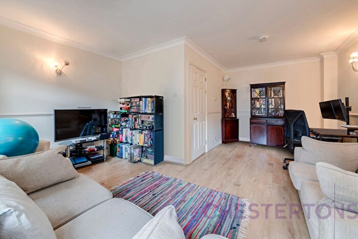 3 Bedroom Property To Rent In Arden Crescent, Millwall, E14