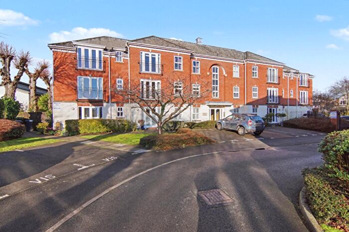 2 Bedroom Flat For Sale In Priory Walk, Hinckley, LE10