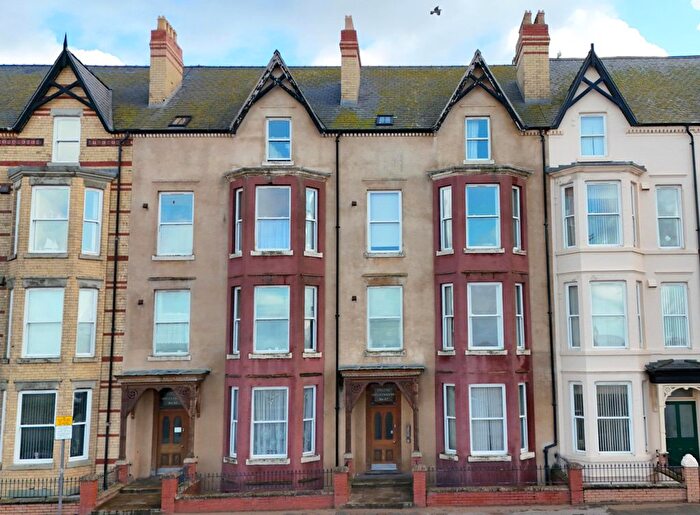 2 Bedroom Flat To Rent In West Parade, Rhyl, Denbighshire, LL18