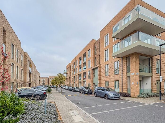 2 Bedroom Flat To Rent In Edgecumbe Avenue, Edgware, NW9