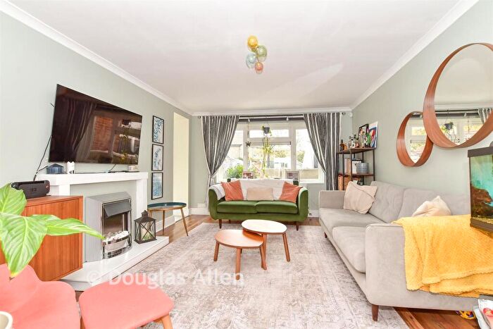 3 Bedroom End Of Terrace House For Sale In Pin Mill, Barstable, Basildon, Essex, SS14