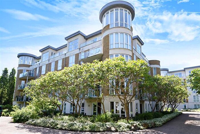 2 Bedroom Flat To Rent In Melliss Avenue, Kew, Richmond, TW9