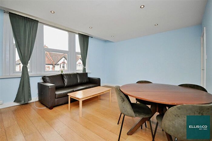2 Bedroom Flat To Rent In Ballards Lane, Finchley, N3