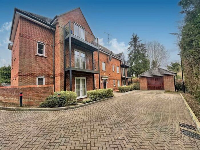 2 Bedroom Flat To Rent In Carolines Court, High Wycombe, HP13