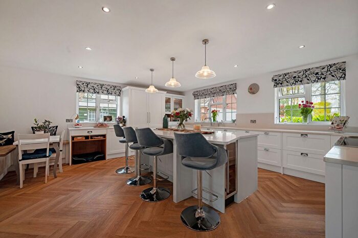 5 Bedroom Detached House For Sale In Carbinswood Lane, Bucklebury Common, RG7