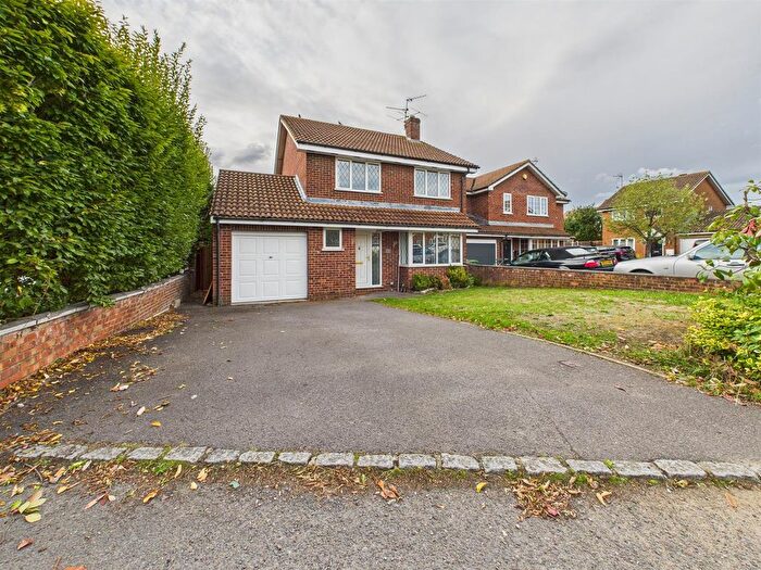 4 Bedroom Detached House For Sale In Embrook Way, Calcot, RG31
