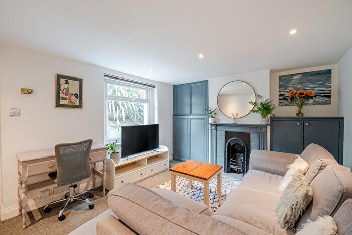 1 Bedroom Flat For Sale In Lausanne Road, Peckham, London, SE15