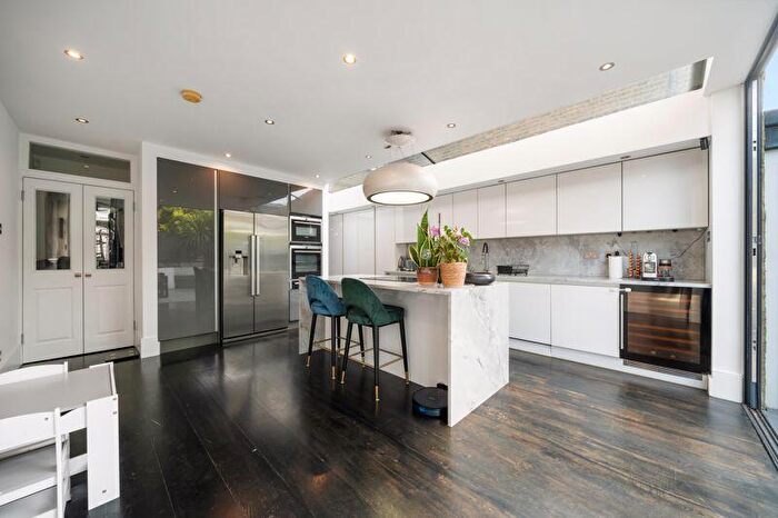 4 Bedroom House To Rent In Cathles Road, London, SW12