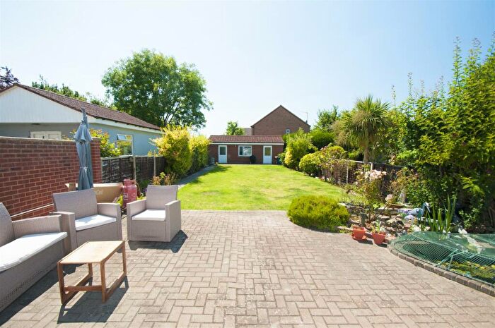 5 Bedroom Semi-Detached House For Sale In London Road, Slough, SL3