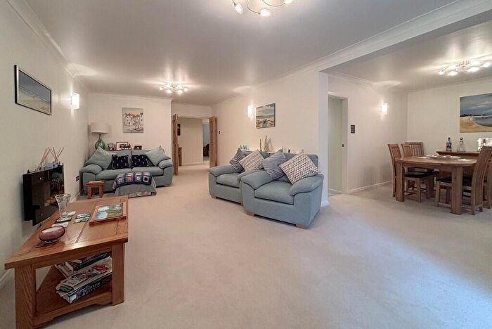 3 Bedroom Apartment For Sale In Evesham Court, The Avenue, Branksome Park, BH13