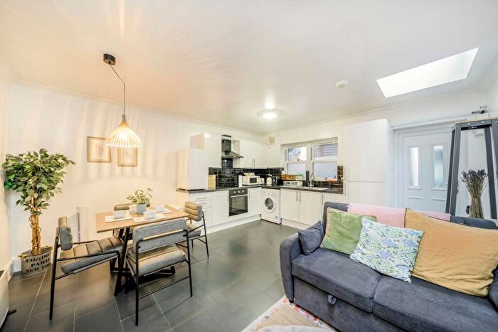 1 Bedroom Flat For Sale In Mare Street, Hackney, E8