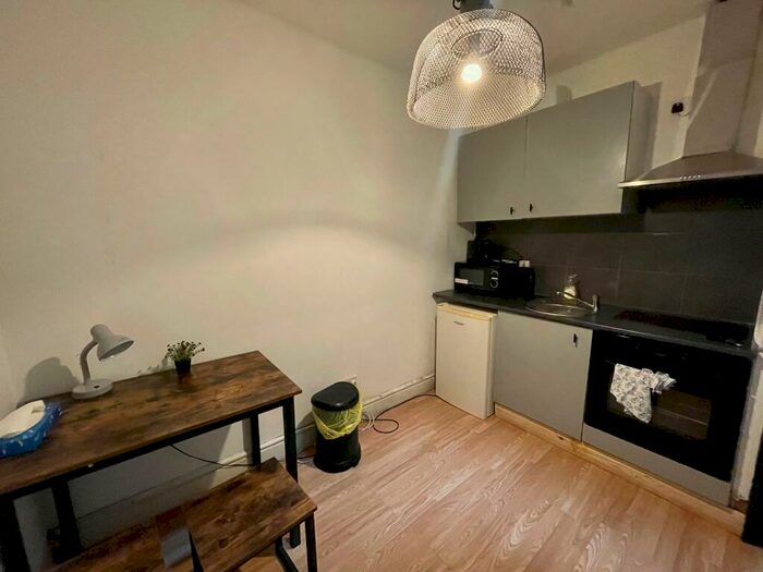 Studio To Rent In Stockport Road, M19