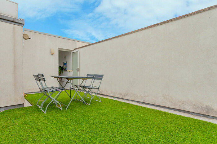2 Bedroom Apartment To Rent In East Bank, London, N16