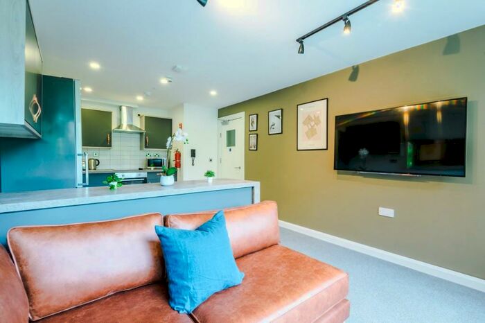 4 Bedroom Block Of Apartments To Rent In Eskdale Terrace, Newcastle Upon Tyne, NE2