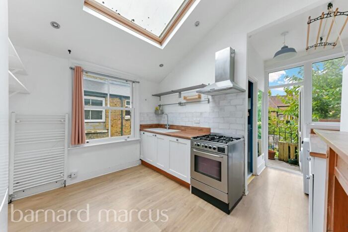 2 Bedroom Maisonette To Rent In Aylesbury Road, London, SE17