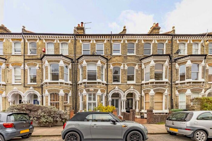 2 Bedroom Flat To Rent In Mayflower Road, London, SW9