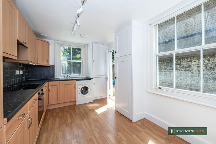 1 Bedroom Flat To Rent In Oaklands Grove, Shepherds Bush, W12