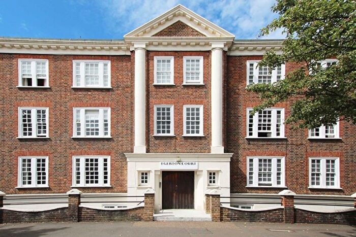 2 Bedroom Flat For Sale In Paradise Road, Richmond, TW9
