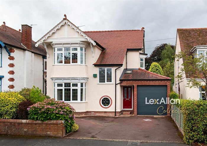 4 Bedroom Detached House For Sale In Whitehall Road, Stourbridge, DY8