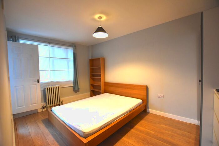 1 Bedroom Flat To Rent In Romney Court, Shepherds Bush Green, London, W12