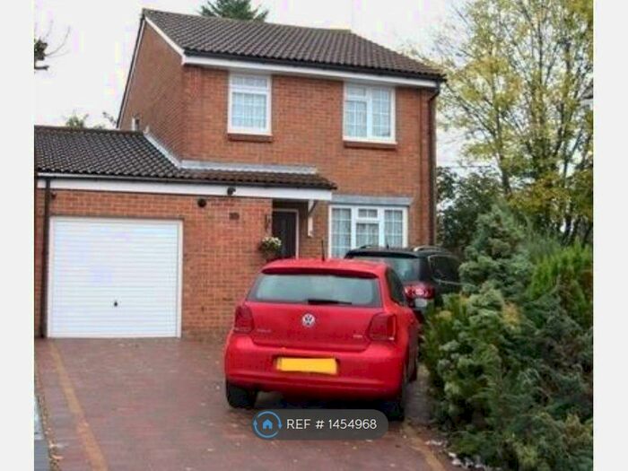 3 Bedroom Detached House To Rent In Shepherds Close, Orpington, BR6