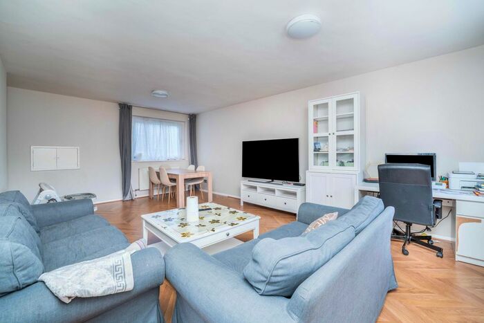 3 Bedroom Flat To Rent In Hillcrest Road, London, W5