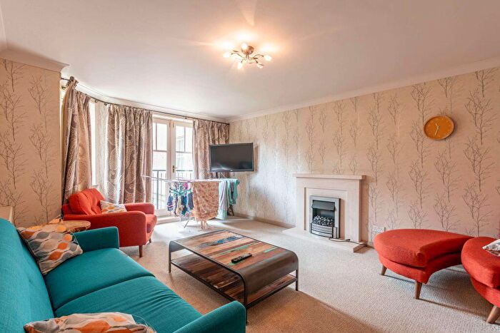 2 Bedroom Flat To Rent In L – Huntingdon Place, Edinburgh, EH7