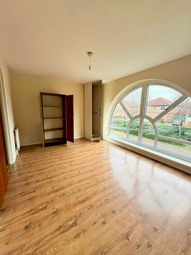 4 Bedroom Semi-Detached House To Rent In Beryl Avenue, London, E6