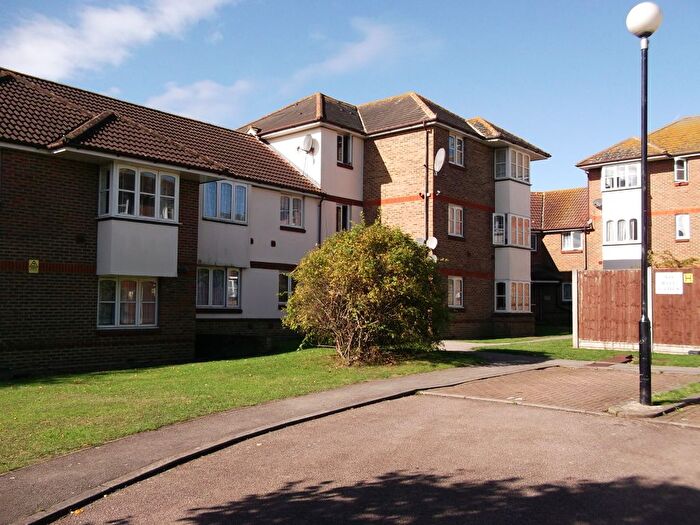 2 Bedroom Flat To Rent In Stirling Grove, Hounslow, TW3