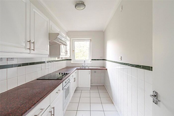 3 Bedroom Apartment To Rent In West Pilton Gardens, Edinburgh, Midlothian, EH4