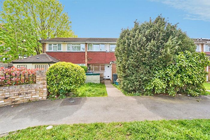 3 Bedroom Terraced House For Sale In Stourton Avenue, Feltham, TW13