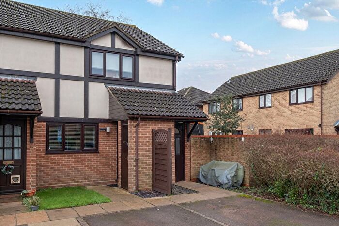 1 Bedroom Flat For Sale In Carlton Road, Walton-On-Thames, KT12