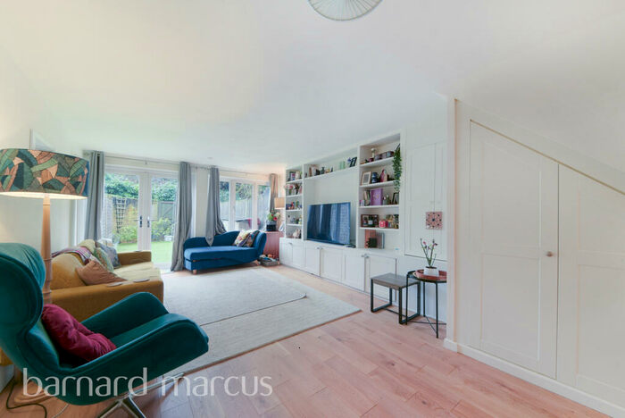 2 Bedroom House To Rent In Kennet Close, Battersea, London, SW11