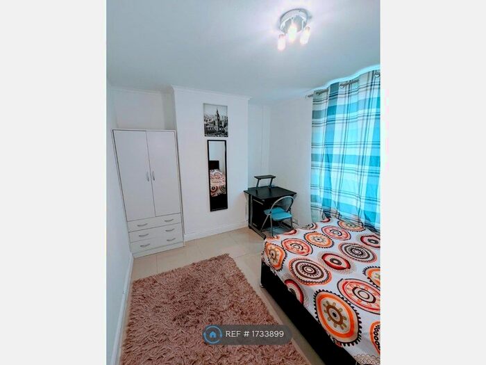 4 Bedroom Semi-Detached House To Rent In Stamfordham Drive, Liverpool, L19